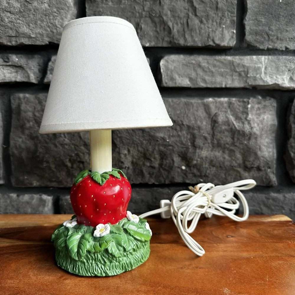 Vintage 90s Strawberry Floral Cottagecore Grandma Farmhouse Fairy Table Lamp